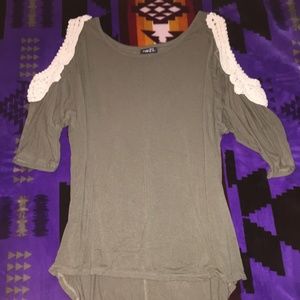 Quarter mesh sleeved t shirt